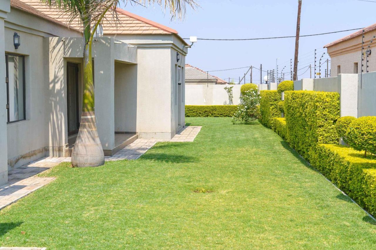 Immaculate Villa Gaborone Exterior photo
